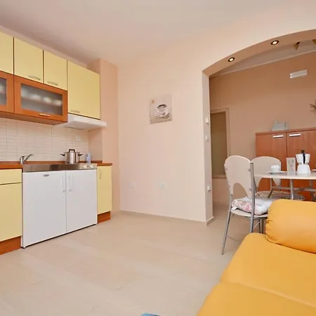 Vlasta Apartment *