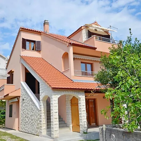 Vlasta Apartment *