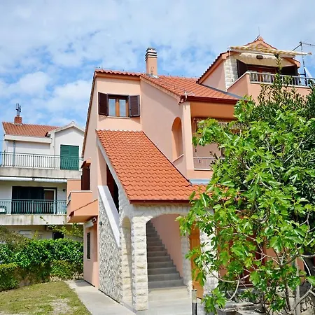 Vlasta Apartment